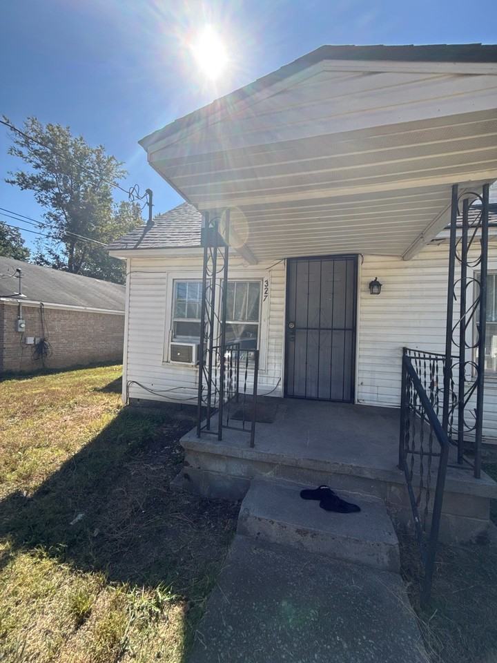 327 Baxter Avenue - Covington TN - Photo 2 of 9
