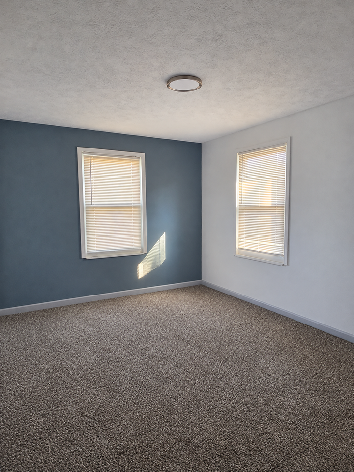 557 Kitchener St - Photo 5 of 19