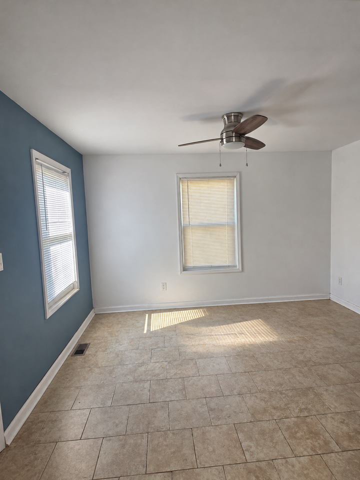 557 Kitchener St - Photo 7 of 19