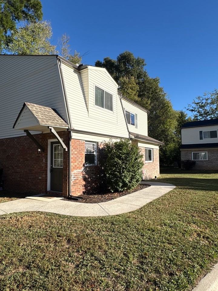 601 E Grundy St - Photo 2 of 23