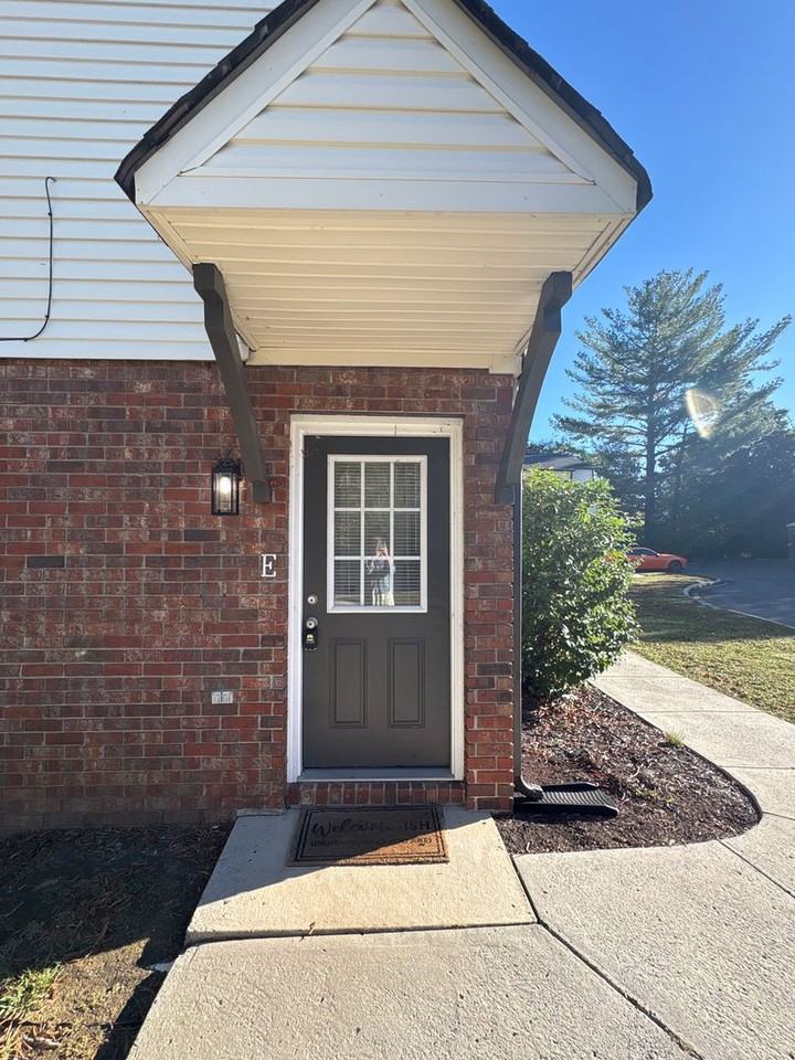601 E Grundy St - Photo 3 of 23