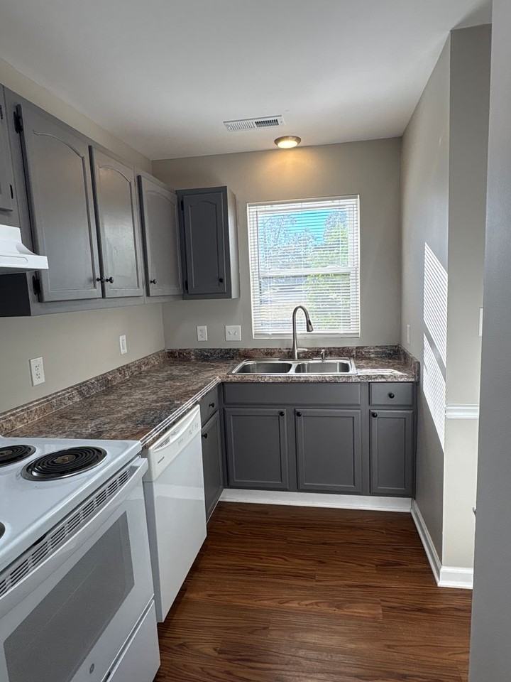 601 E Grundy St - Photo 6 of 23