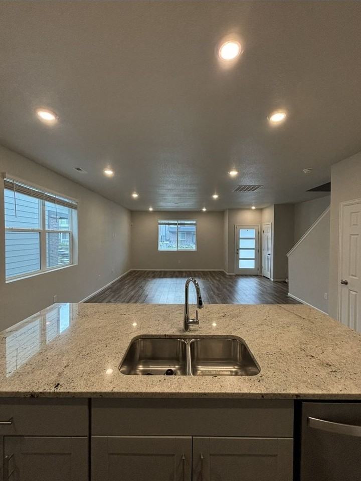 12252 Creamery St - Photo 4 of 9