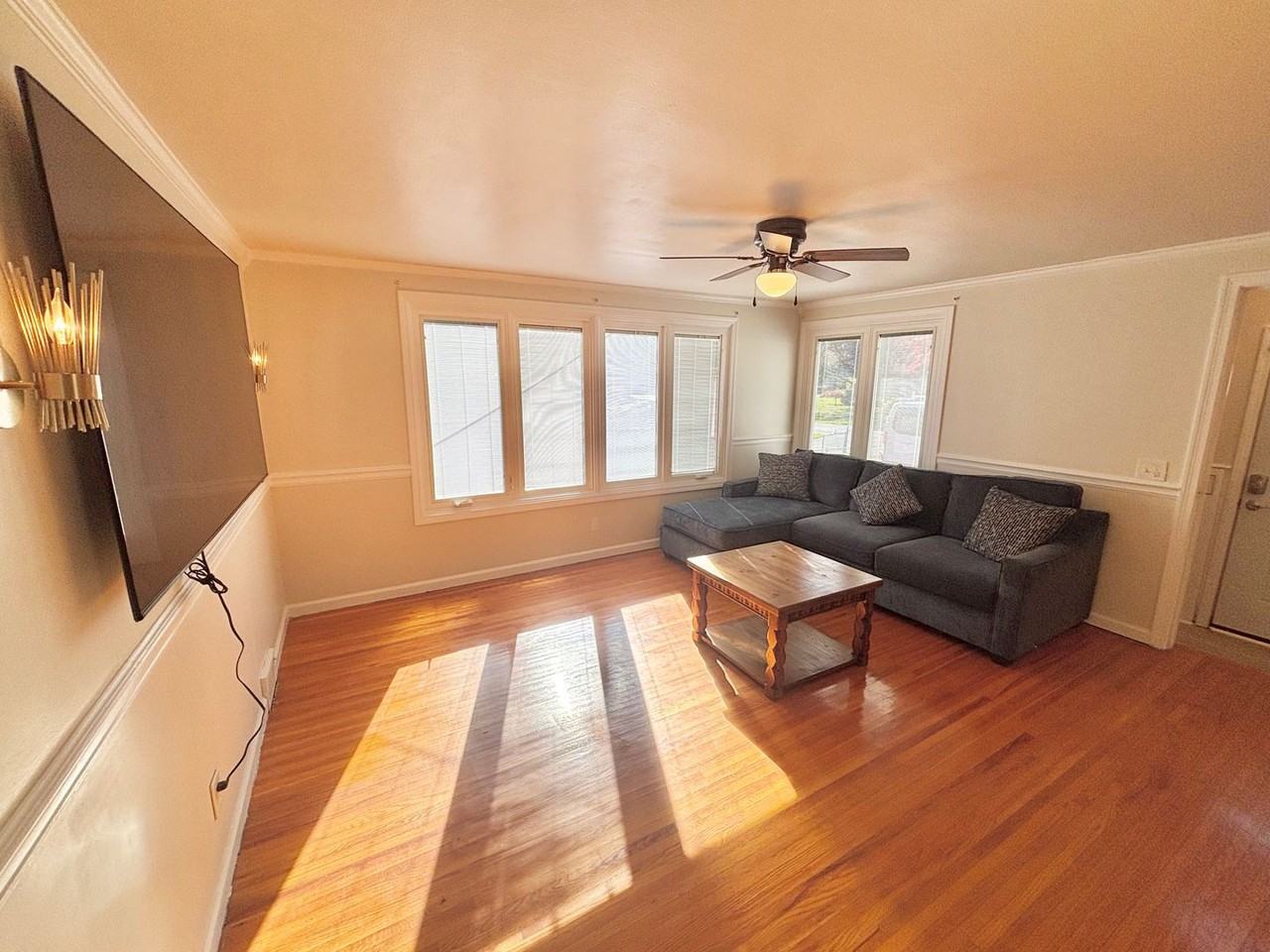 275 Strathmore Rd - Photo 3 of 19