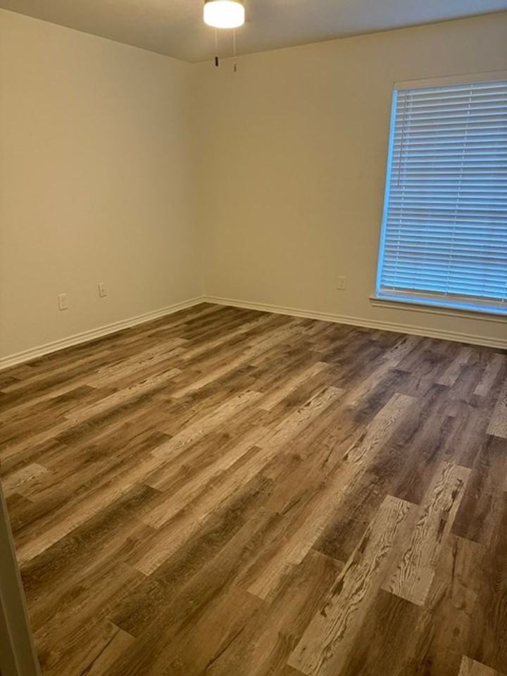 2422 Axminster Dr - Photo 5 of 22