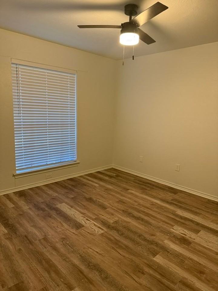 2422 Axminster Dr - Photo 7 of 22