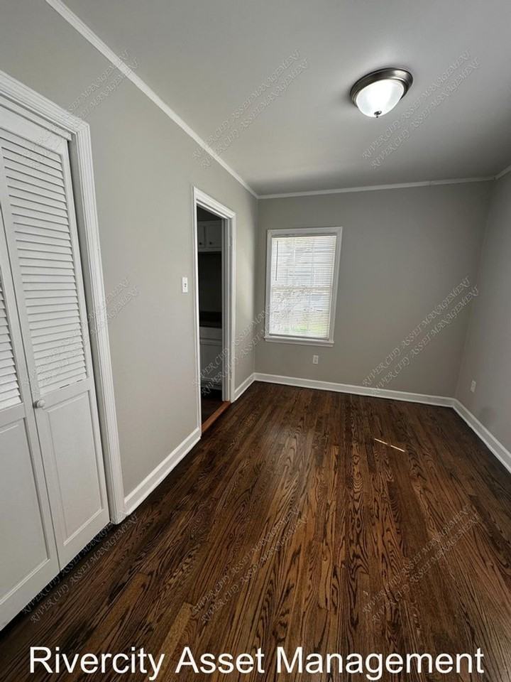 837 Freeman St - Photo 3 of 13