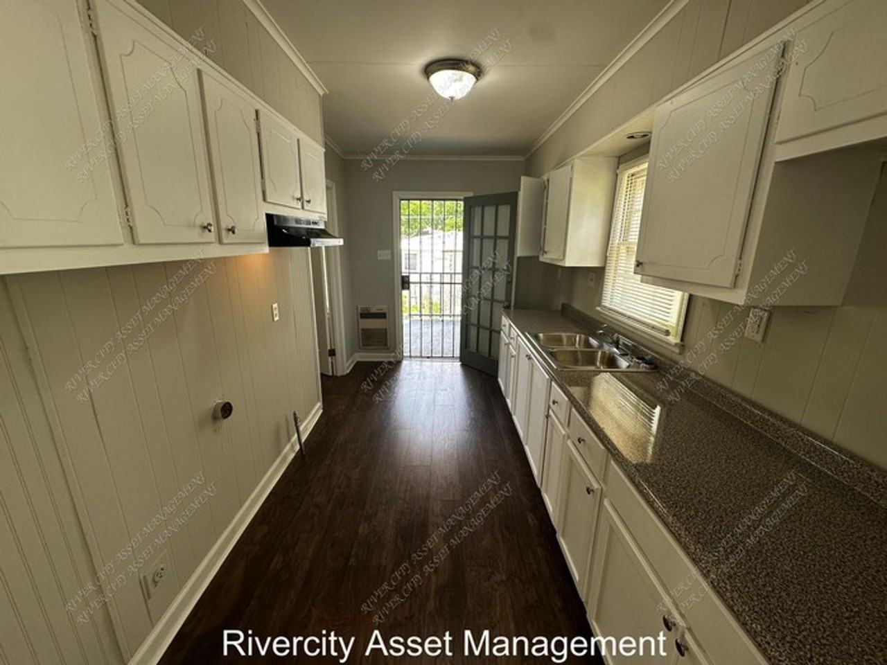 837 Freeman St - Photo 4 of 13