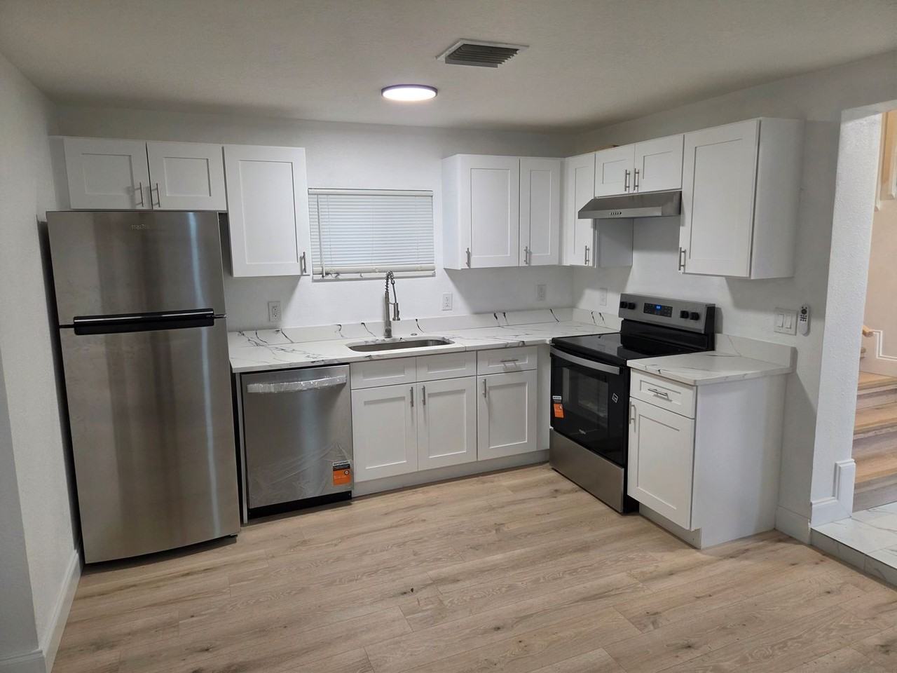 760 1/2 17th Ave S - Photo 2 of 24