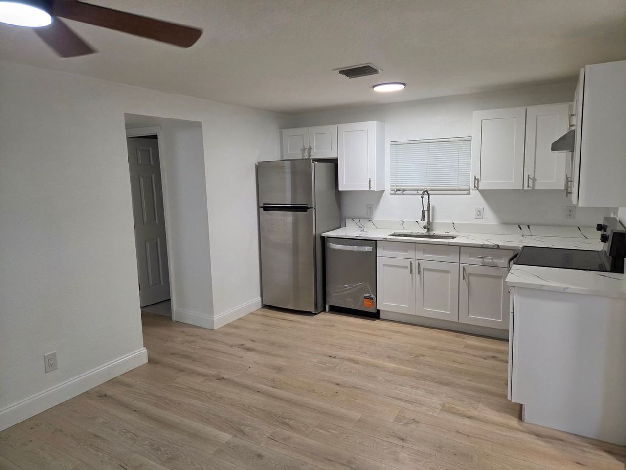760 1/2 17th Ave S - Photo 3 of 24