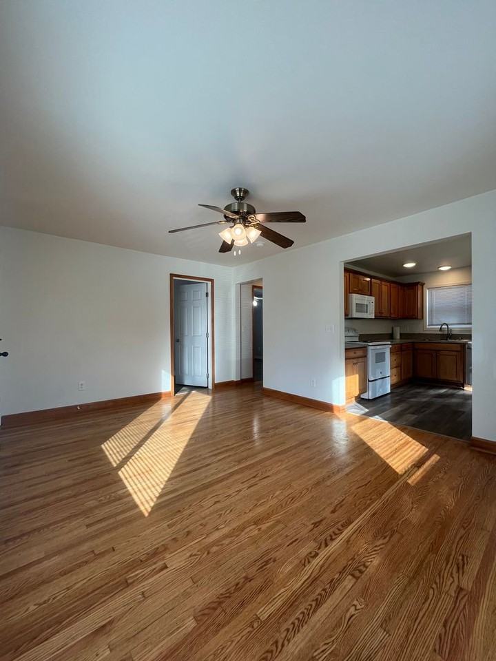 345 52nd St - Photo 3 of 21