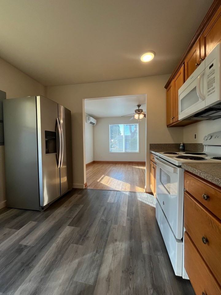 345 52nd St - Photo 4 of 21