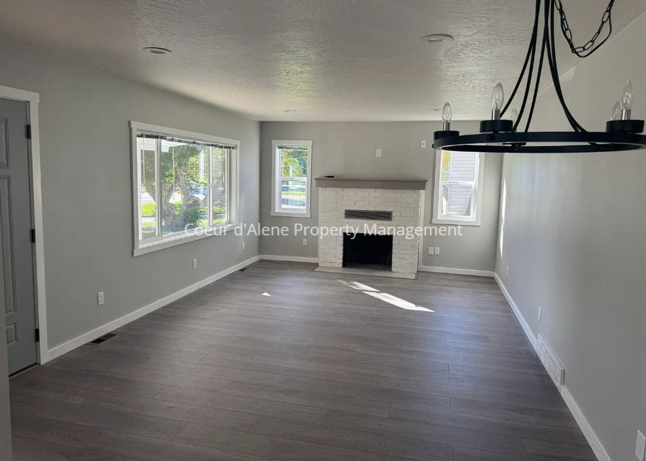 1653 E Miles Ave - Photo 4 of 17