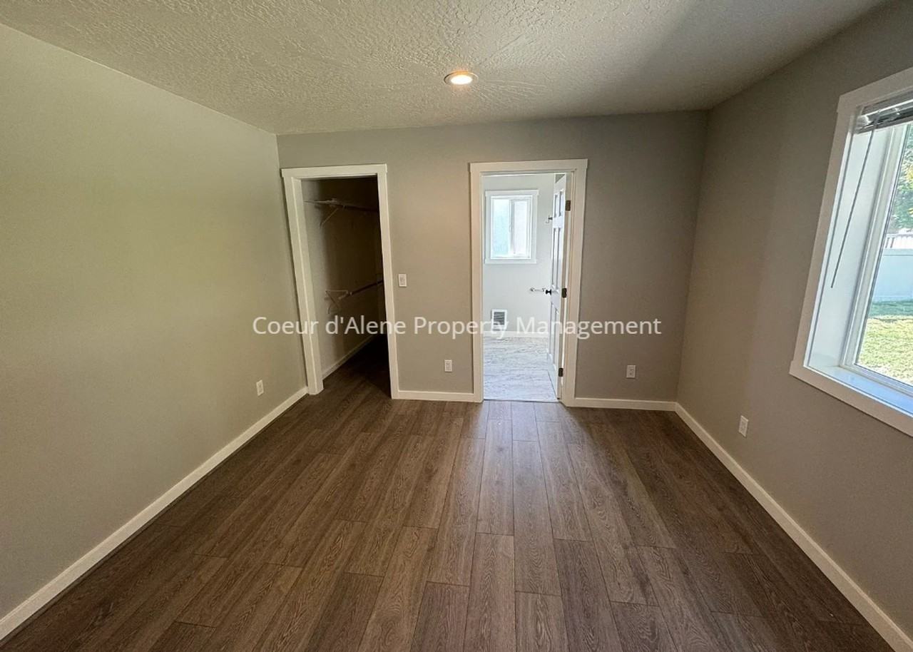 1653 E Miles Ave - Photo 6 of 17