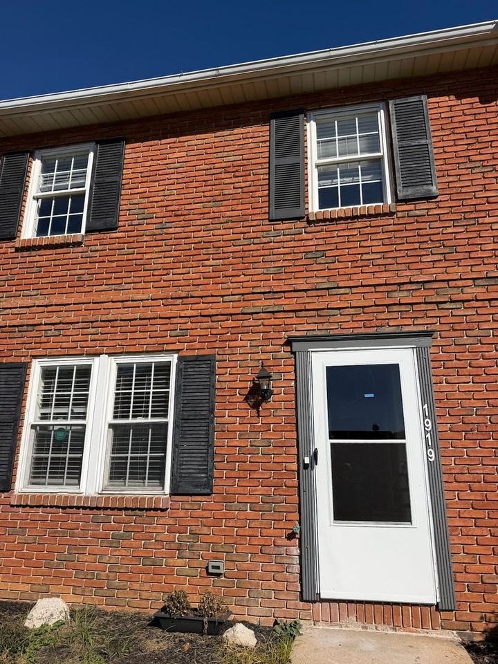 1919 Andre Ct - Photo 2 of 11