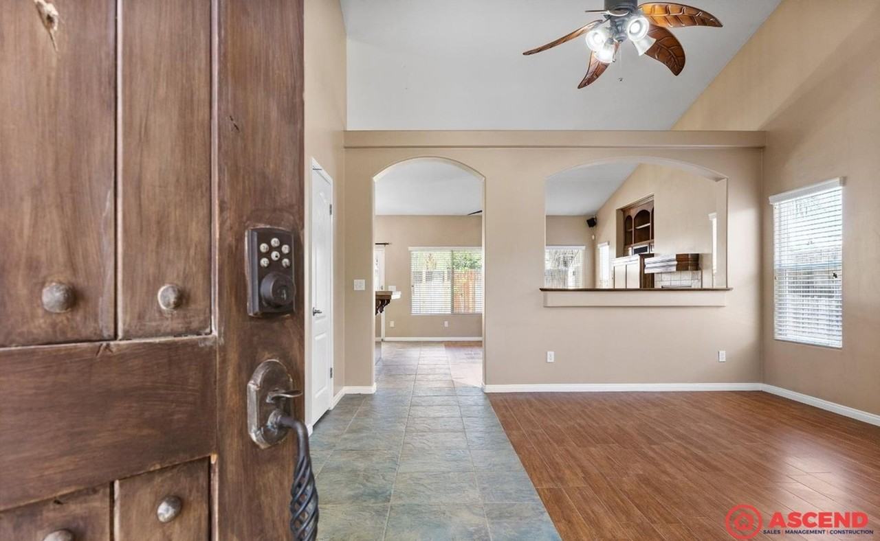 3811 Europa Ln - Photo 4 of 31