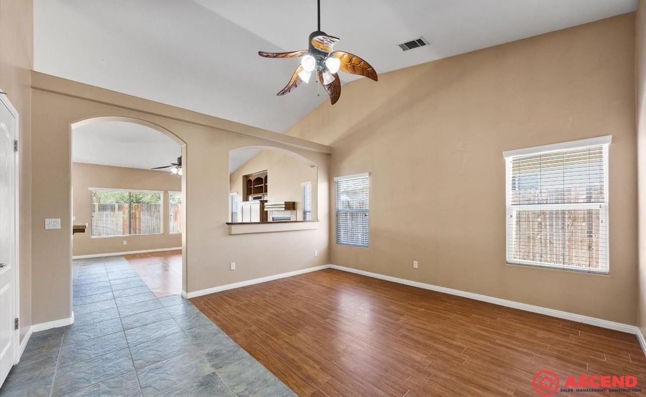 3811 Europa Ln - Photo 5 of 31