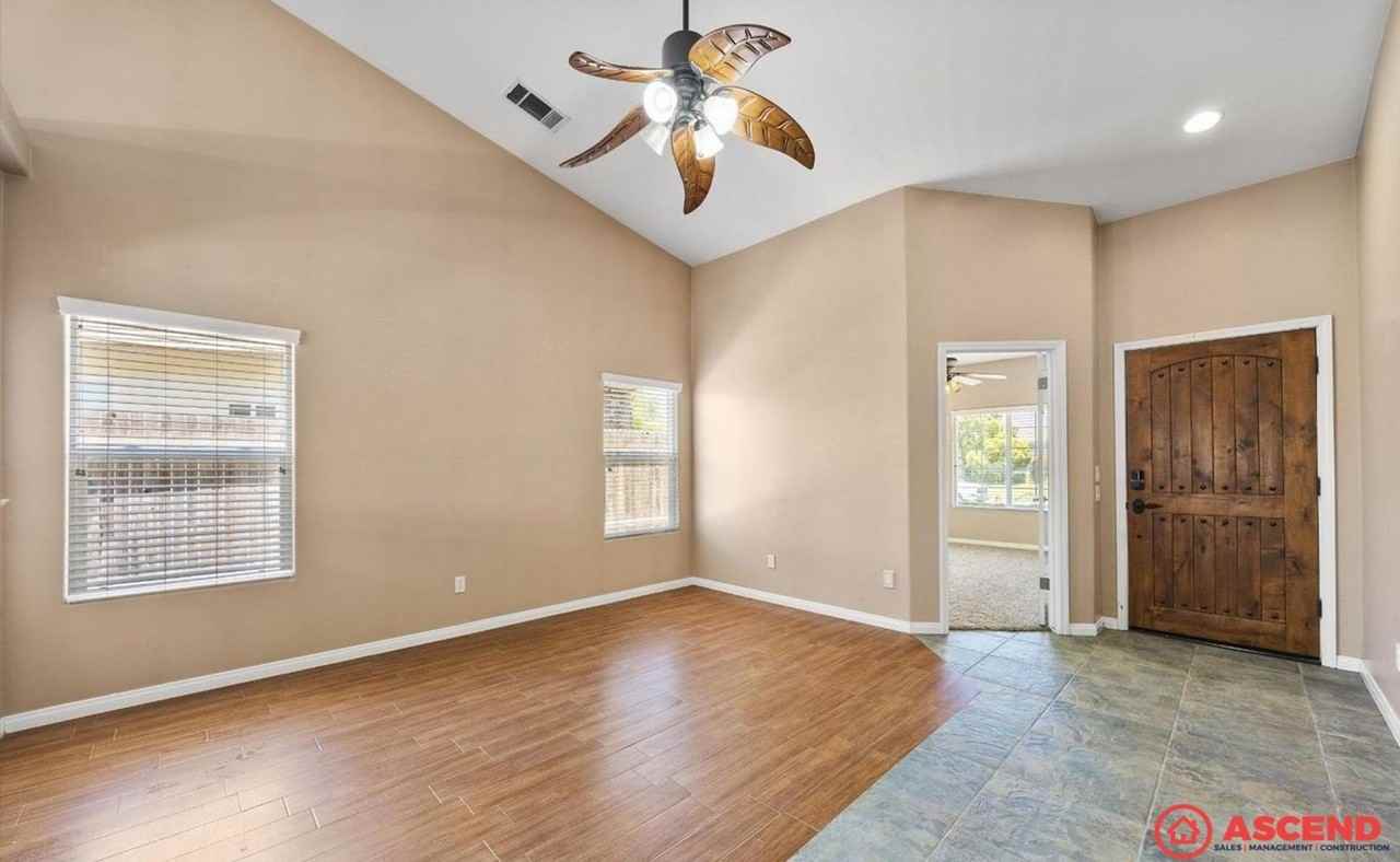 3811 Europa Ln - Photo 6 of 31