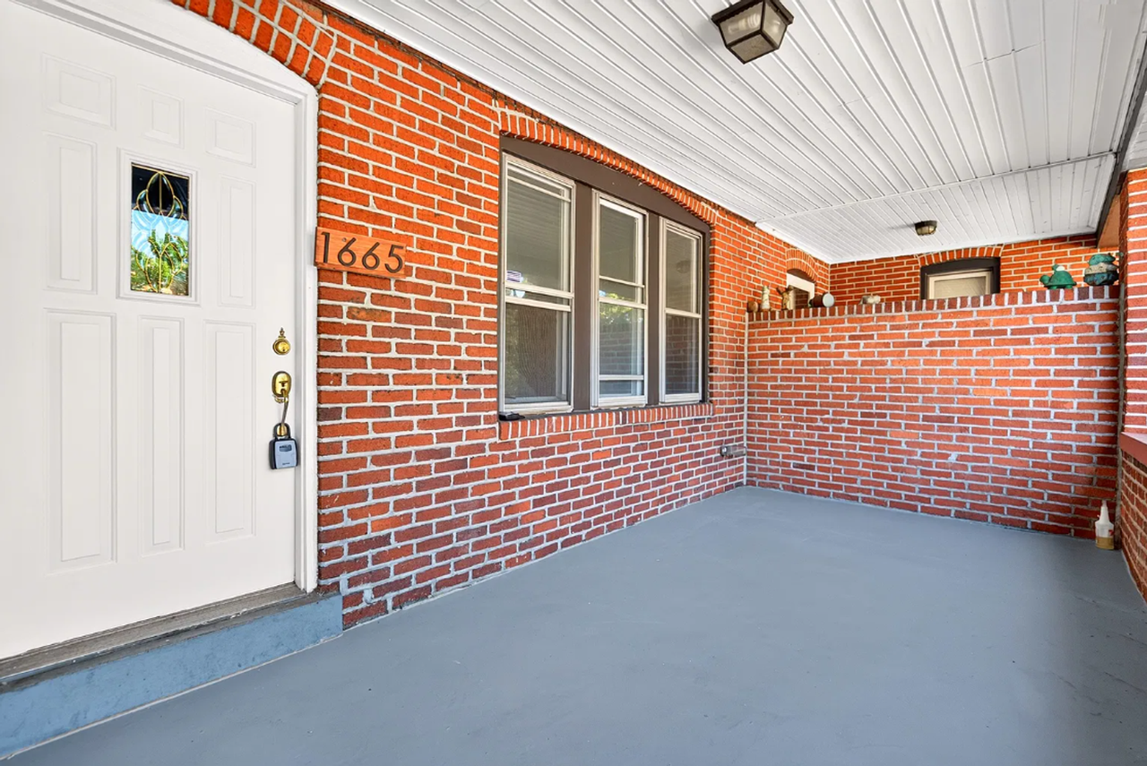 1665 Beechwood Blvd - Photo 3 of 37