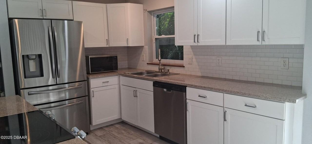 653 Sweetwood Dr - Photo 6 of 28