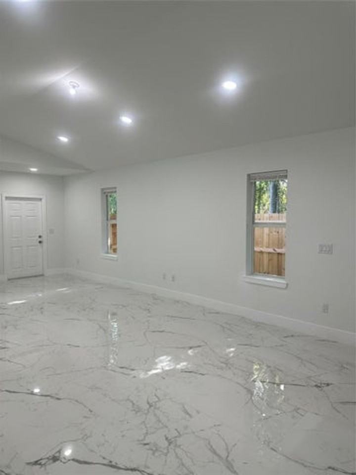 705 47th St - Photo 5 of 20