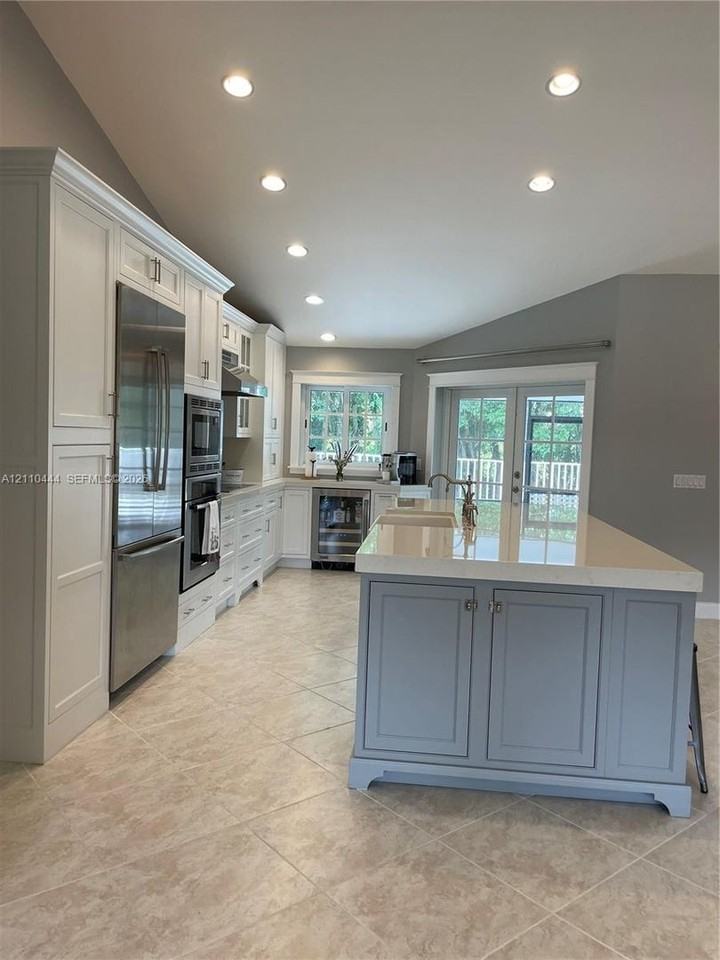 9305 Old Pine Rd - Photo 3 of 21