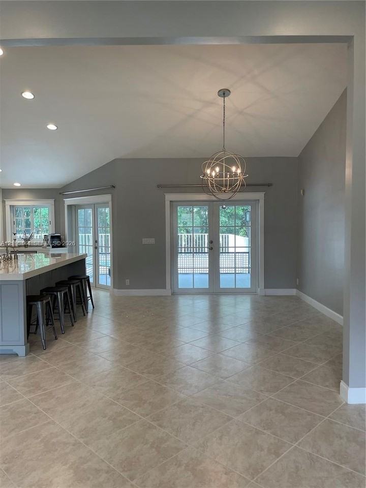9305 Old Pine Rd - Photo 4 of 21