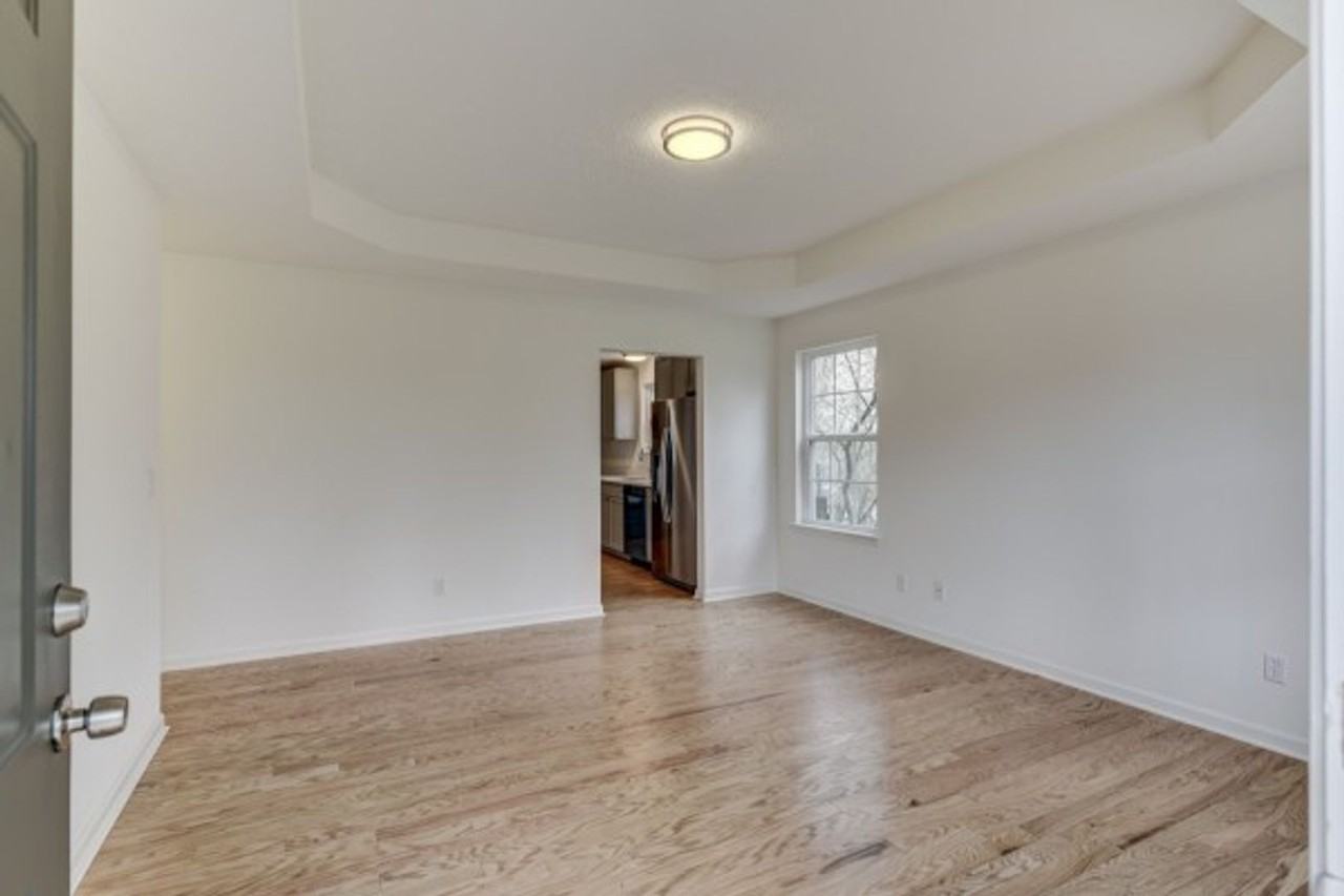 1423B Mcalpine Ave - Photo 3 of 19