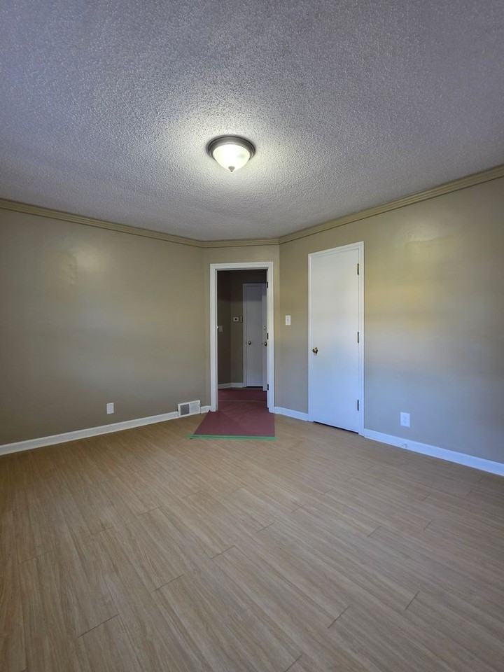 708 Ninde St - Photo 7 of 28