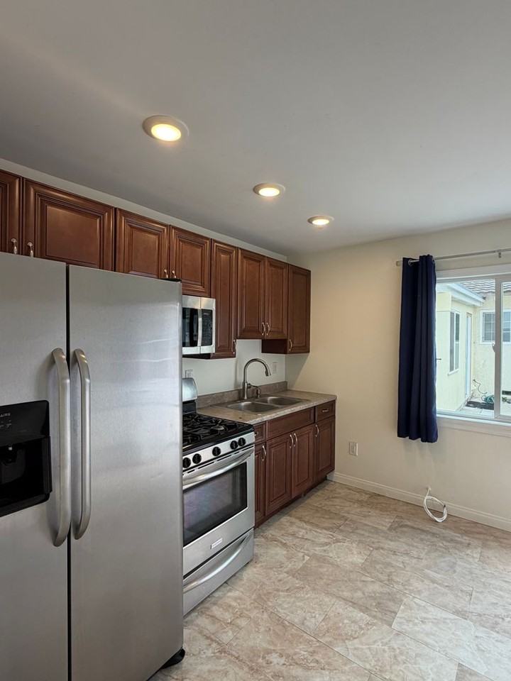 1641 W Buena Vista Ave #ADU - Photo 3 of 8