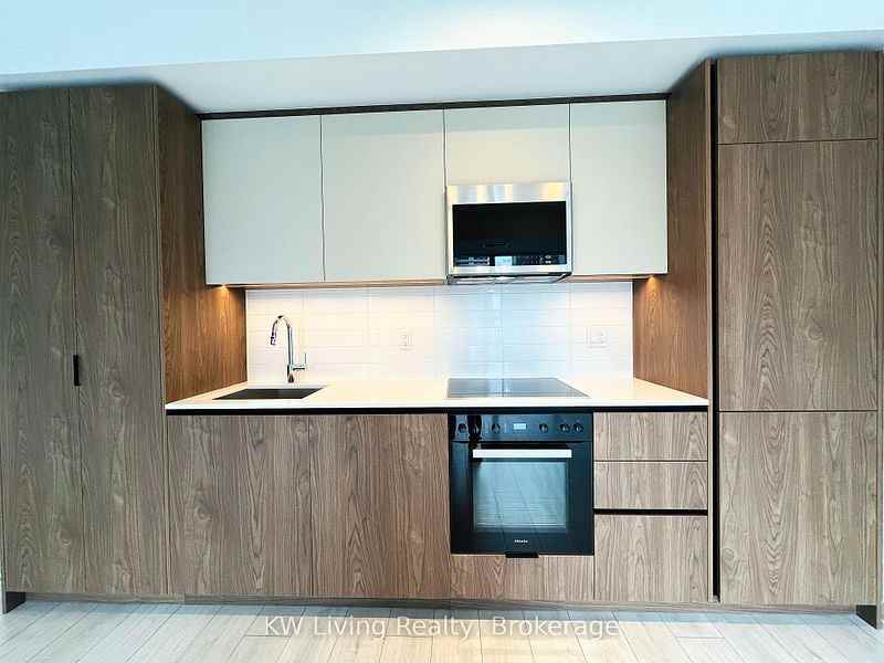 400 King St W - Photo 6 of 12