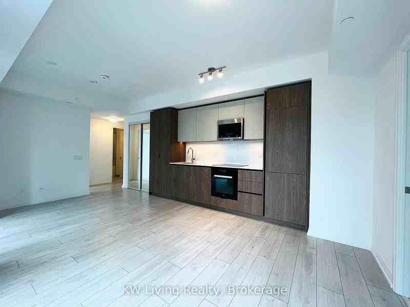 400 King St W - Photo 7 of 12