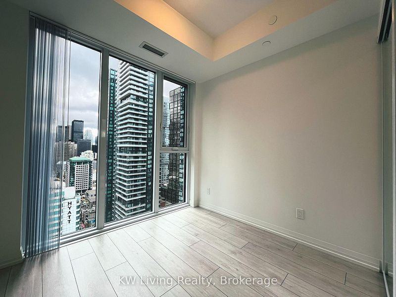 400 King St W - Photo 5 of 12