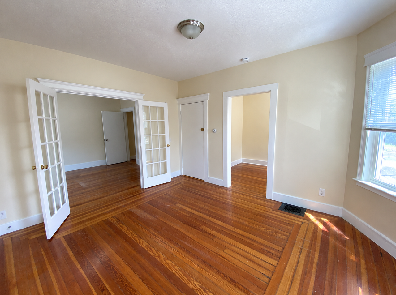 396 Centre St #396-2 - Photo 4 of 6