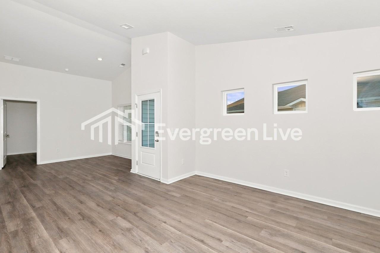 2268 Courtina Way - Photo 3 of 15