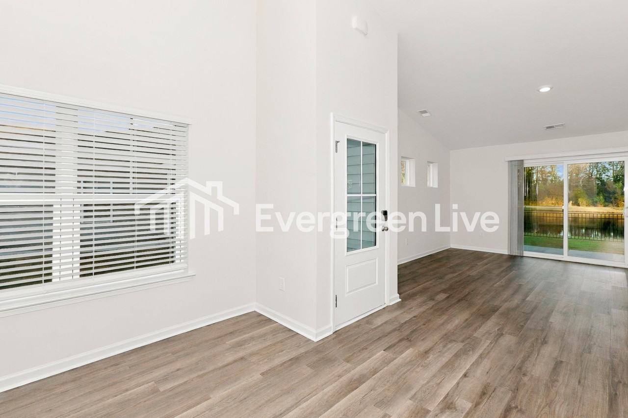 2268 Courtina Way - Photo 4 of 15