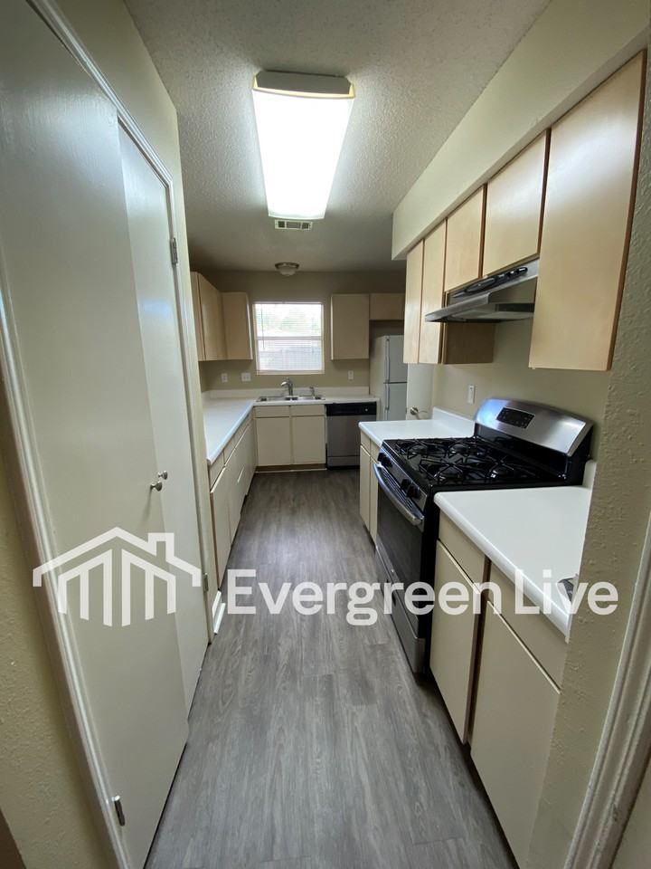 27 Arva Ct - Photo 3 of 16