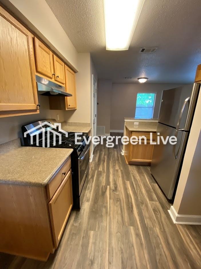 640 Carrier Dr - Photo 5 of 23