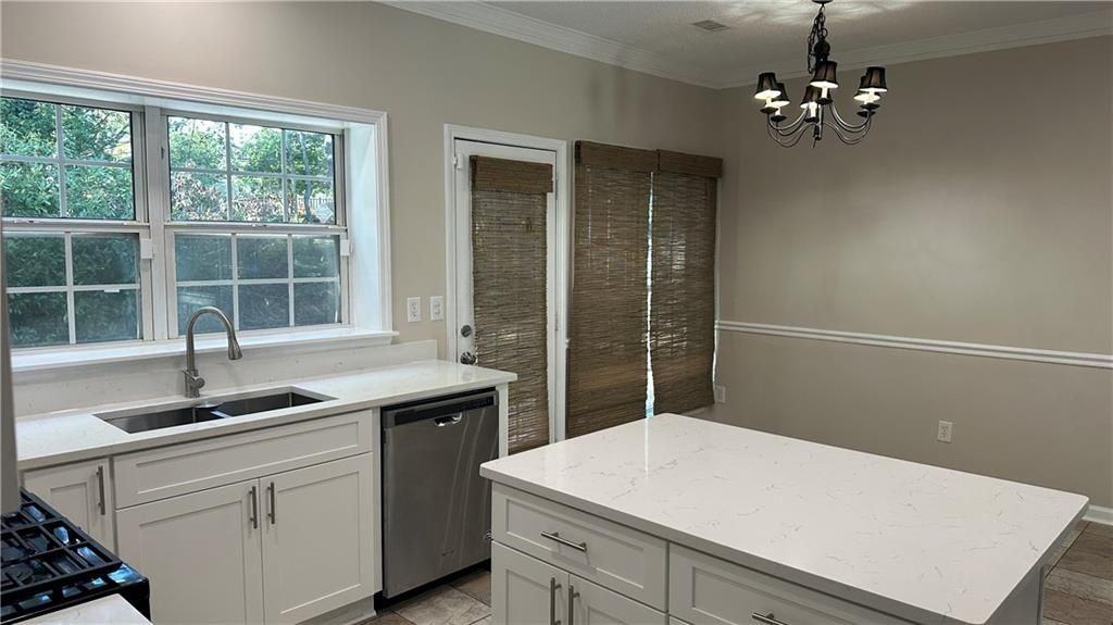 7235 Treyburn Dr - Photo 6 of 23