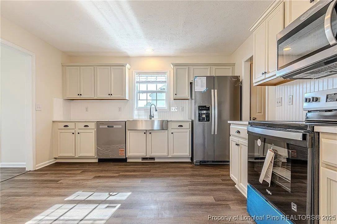 1512 Belews Creek Ln - Photo 5 of 20