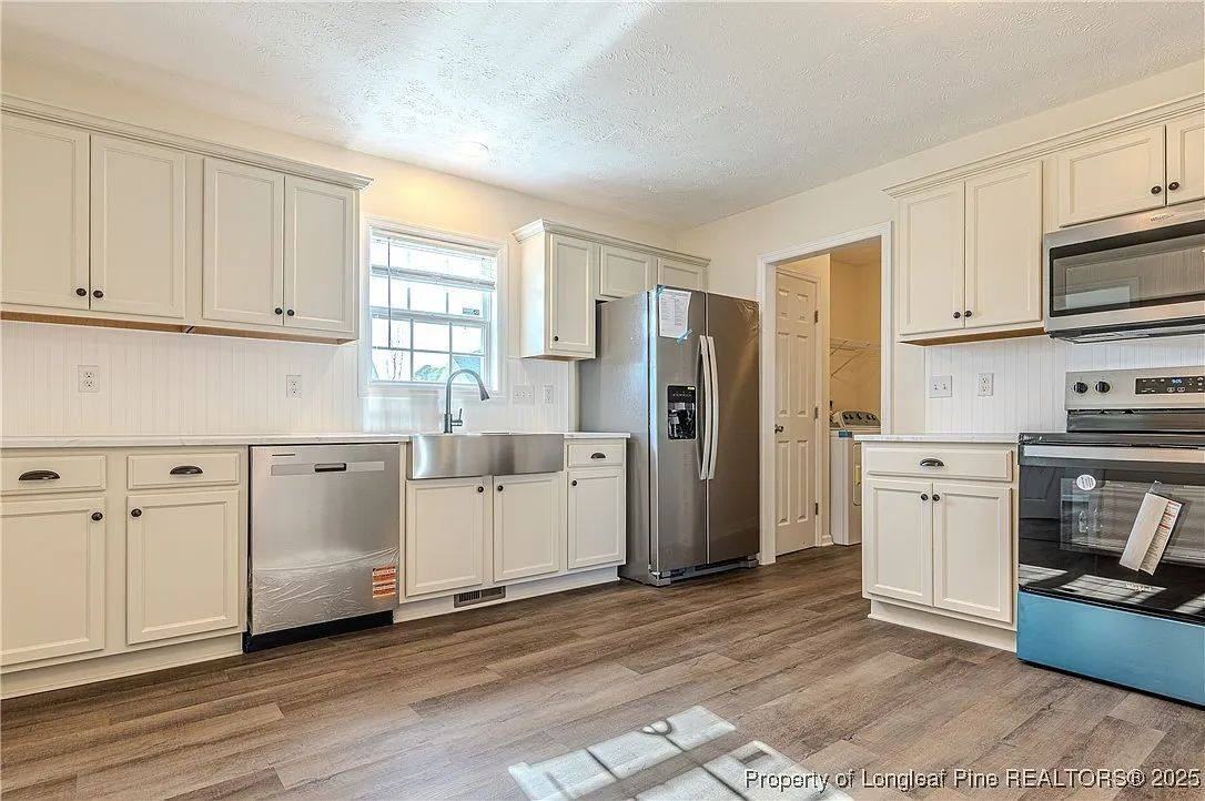 1512 Belews Creek Ln - Photo 6 of 20