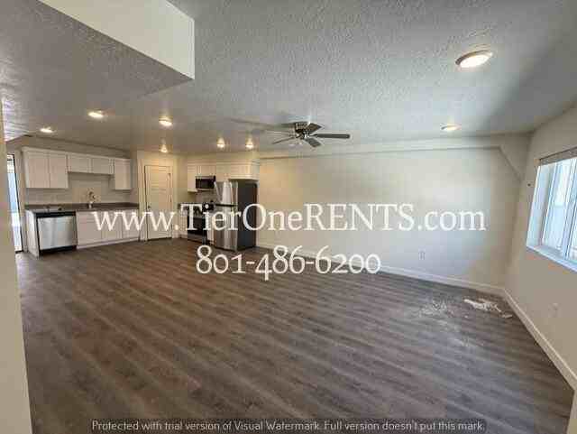 455 W 1025 S - Photo 2 of 10