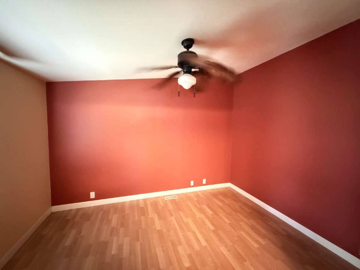 322 Emerald Dr - Photo 2 of 10