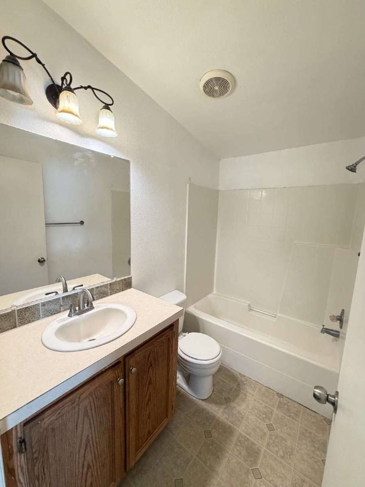 322 Emerald Dr - Photo 4 of 10