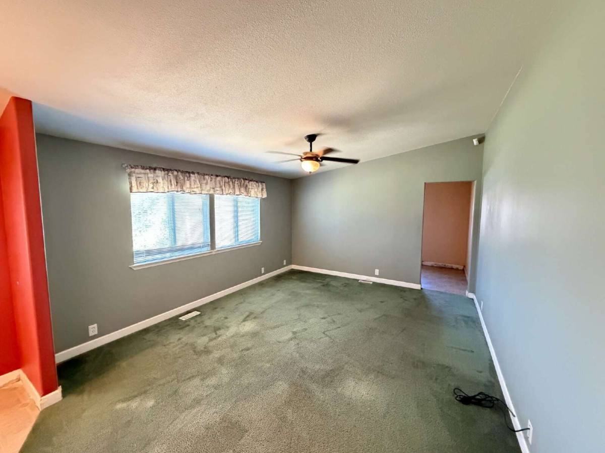 322 Emerald Dr - Photo 7 of 10