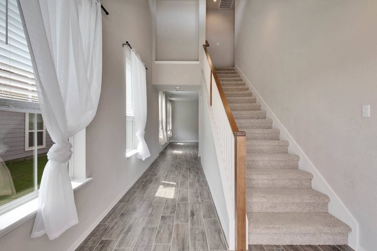 1105 Burin Dr - Photo 3 of 10