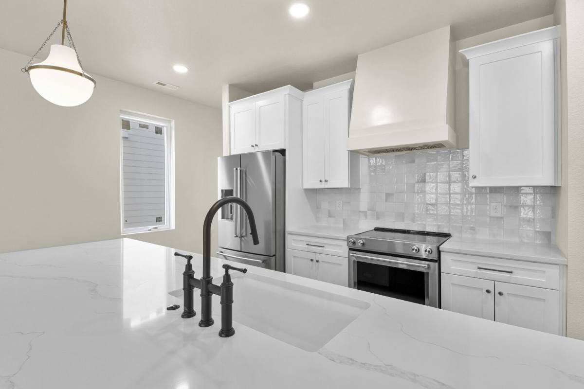 13 Noyer Ct - Photo 3 of 10