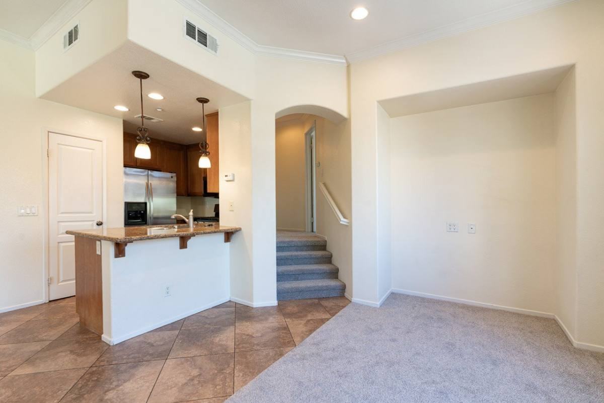 564 Almond Rd - Photo 4 of 20