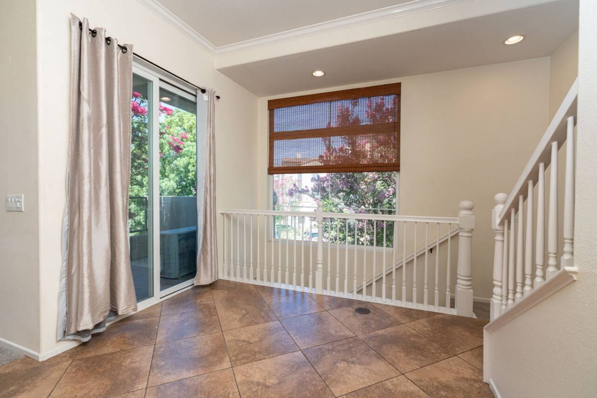 564 Almond Rd - Photo 6 of 20