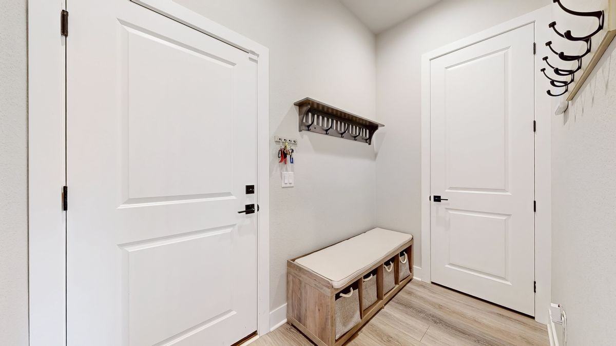 2340 Miner Ln - Photo 2 of 44